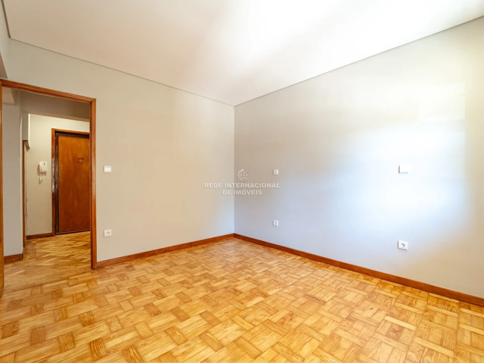 Apartamento T4 para Venda em Mafamude e Vilar do Paraíso Foto 27