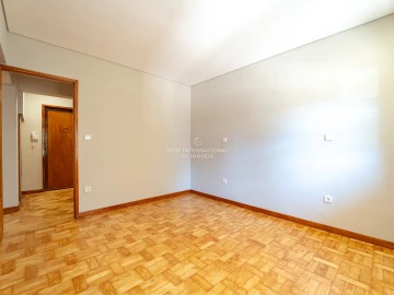 Apartamento T4 para Venda em Mafamude e Vilar do Paraíso