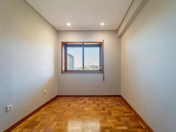 Apartamento T4 para Venda em Mafamude e Vilar do Paraíso