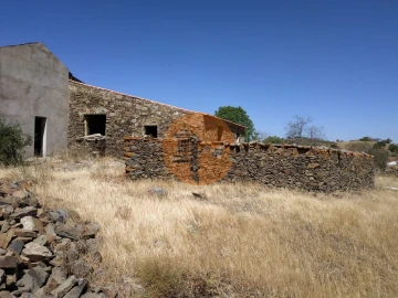 Moradia T6 para Venda em Alcoutim e Pereiro