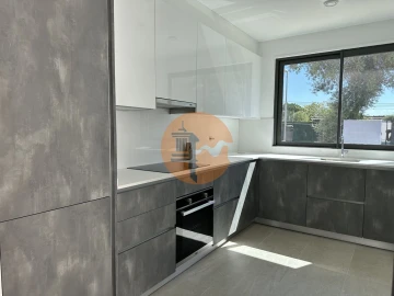 Moradia T3 para Venda em Moncarapacho e Fuseta