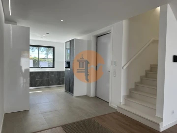 Moradia T3 para Venda em Moncarapacho e Fuseta