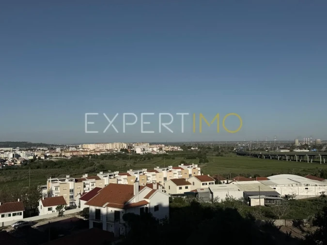 Apartamento T2 para Venda em Carregado e Cadafais Foto 13