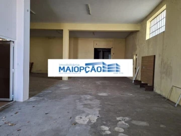 Armazém para Venda em Mogadouro, Valverde, Vale de Porco e Vilar de Rei