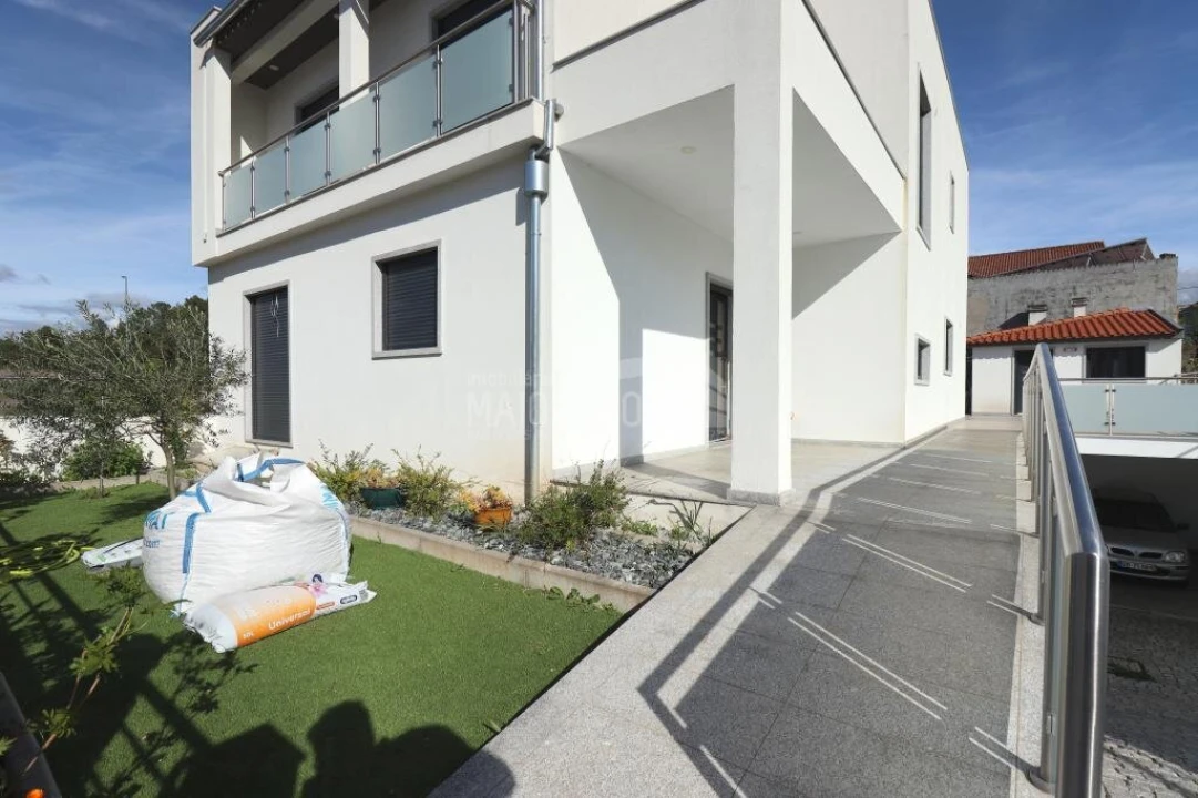 Moradia T5 para Venda em Sé, Santa Maria e Meixedo Foto 23