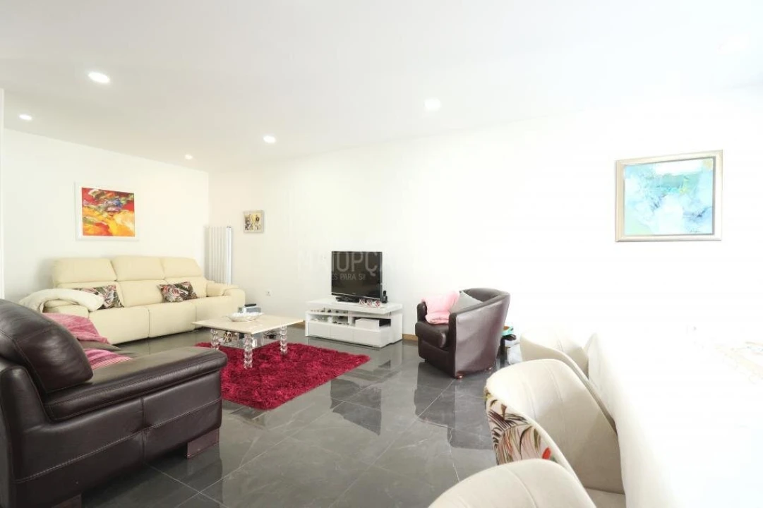 Moradia T5 para Venda em Sé, Santa Maria e Meixedo Foto 9