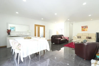 Moradia T5 para Venda em Sé, Santa Maria e Meixedo