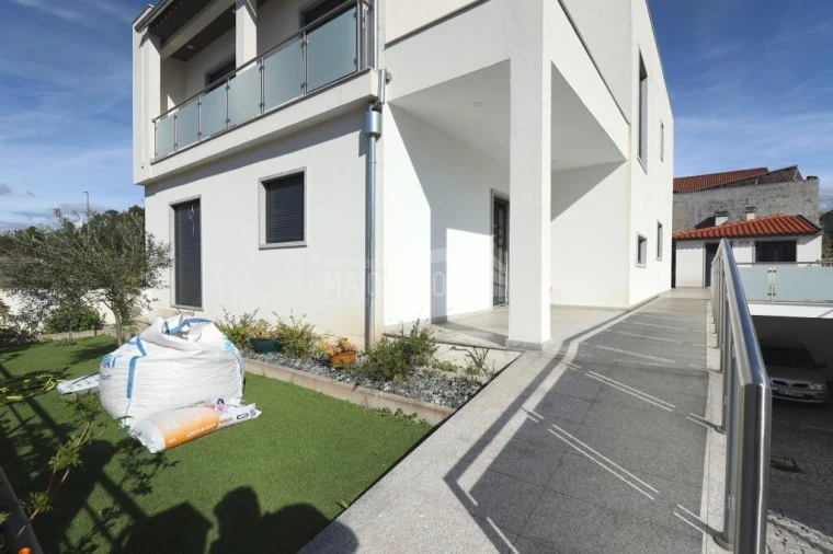 Moradia T5 para Venda em Sé, Santa Maria e Meixedo Foto 23