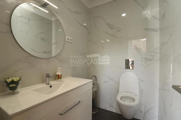 Moradia T5 para Venda em Sé, Santa Maria e Meixedo Foto 5