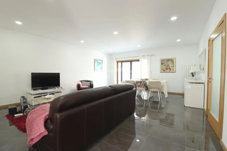 Moradia T5 para Venda em Sé, Santa Maria e Meixedo Foto 7