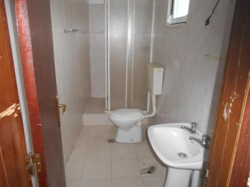 Moradia T2 para Venda em Forno Telheiro Foto 5