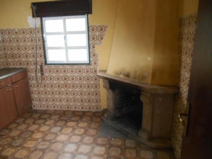 Moradia T2 para Venda em Forno Telheiro Foto 4