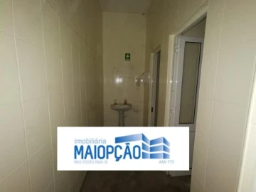 Armazém para Venda em Préstimo e Macieira de Alcoba