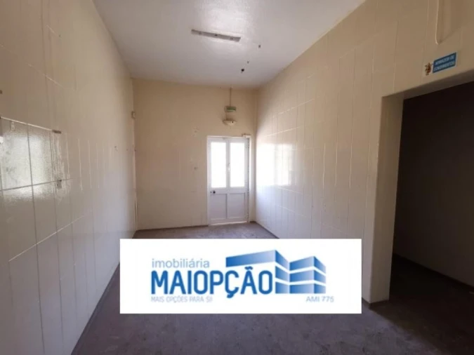 Armazém para Venda em Préstimo e Macieira de Alcoba Foto 13