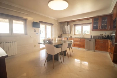 Moradia T5 para Venda em Tornada e Salir do Porto