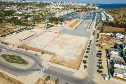 Terreno para Venda em Albufeira e Olhos de Água