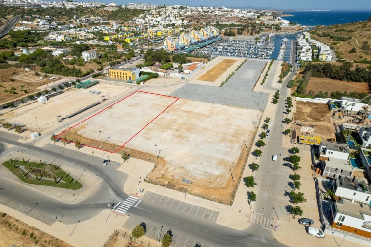 Terreno para Venda em Albufeira e Olhos de Água