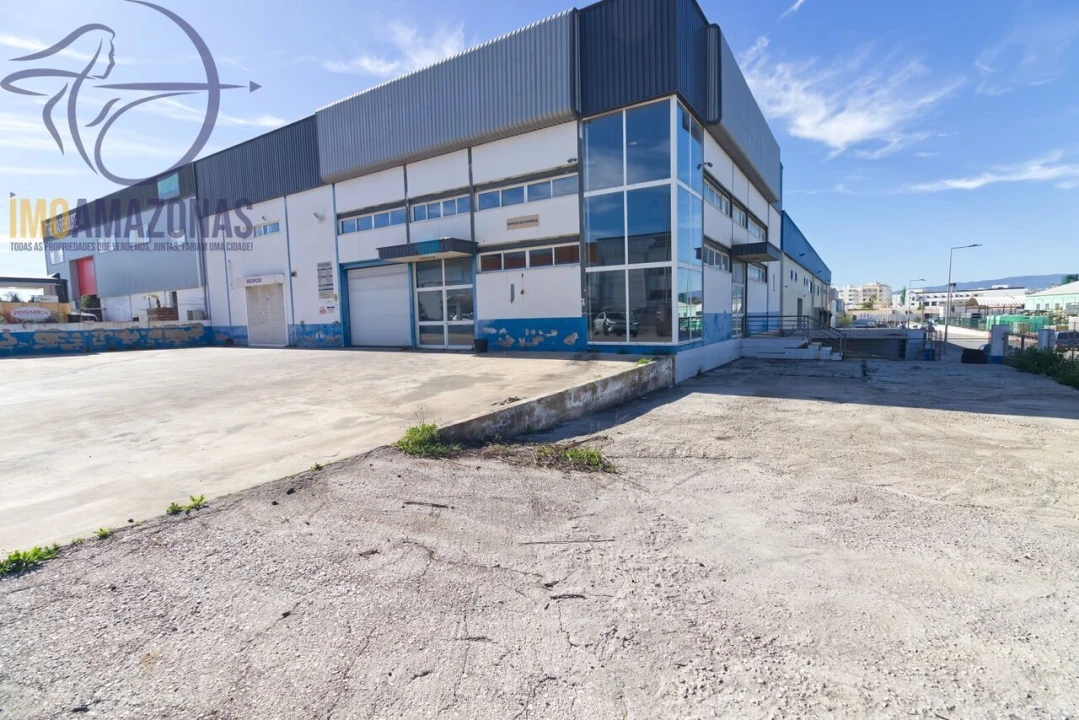 Armazém para Venda em Estômbar e Parchal Foto 1