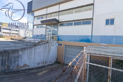 Armazém para Venda em Estômbar e Parchal