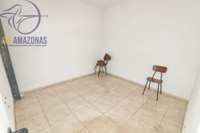 Armazém para Venda em Estômbar e Parchal