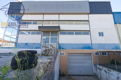 Armazém para Venda em Estômbar e Parchal