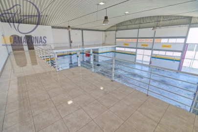 Armazém para Venda em Estômbar e Parchal
