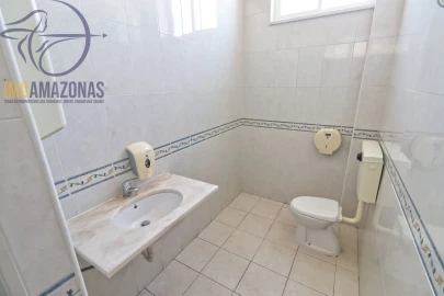 Armazém para Venda em Estômbar e Parchal