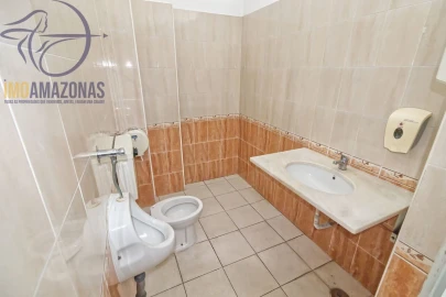 Armazém para Venda em Estômbar e Parchal