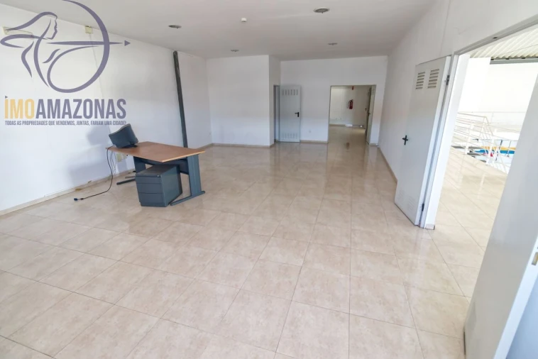 Armazém para Venda em Estômbar e Parchal Foto 16