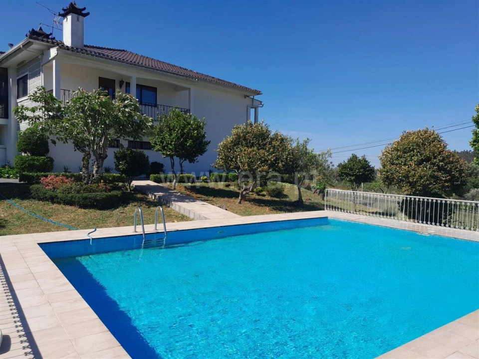 Moradia T6 para Venda em Souselo Foto 1