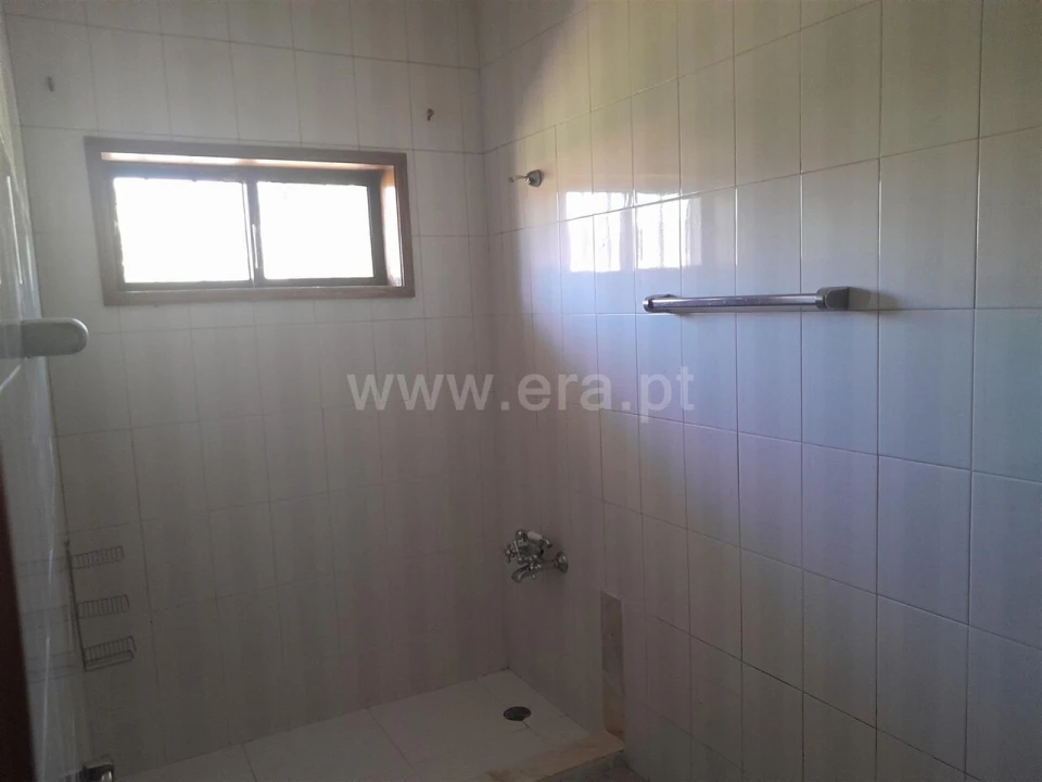 Moradia T6 para Venda em Souselo Foto 12