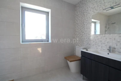 Moradia T3 para Venda em Oliveira do Douro