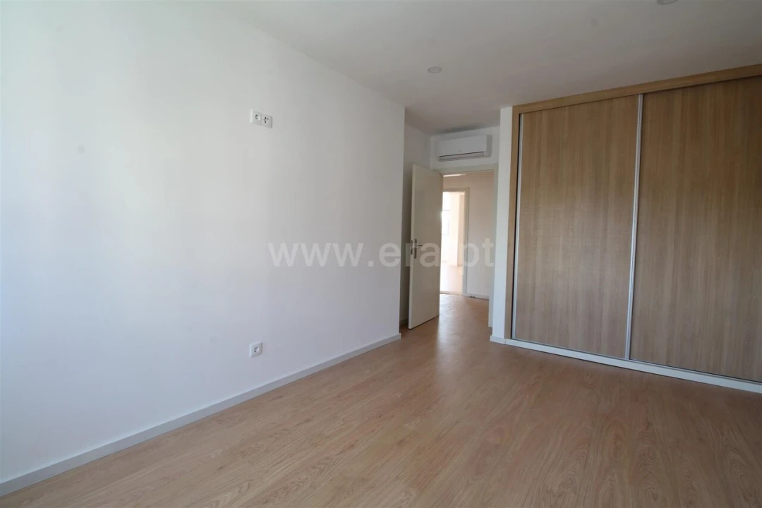 Moradia T3 para Venda em Oliveira do Douro Foto 11