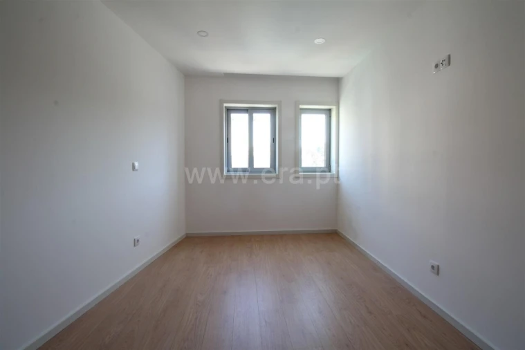 Moradia T3 para Venda em Oliveira do Douro Foto 10