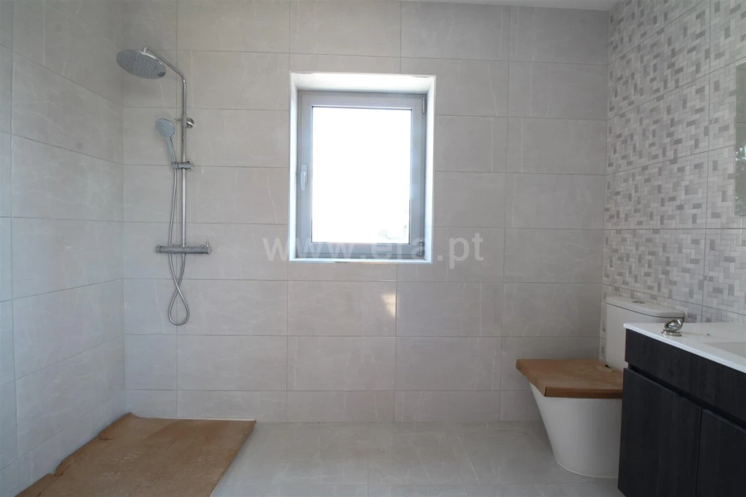 Moradia T3 para Venda em Oliveira do Douro Foto 18