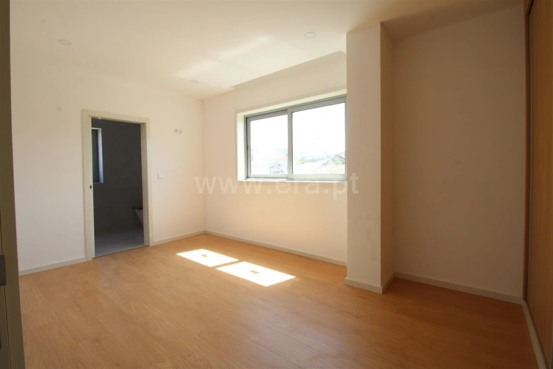 Moradia T3 para Venda em Oliveira do Douro Foto 17