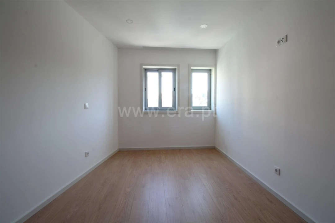 Moradia T3 para Venda em Oliveira do Douro Foto 10