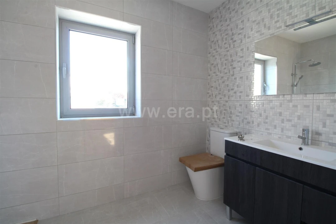 Moradia T3 para Venda em Oliveira do Douro Foto 19