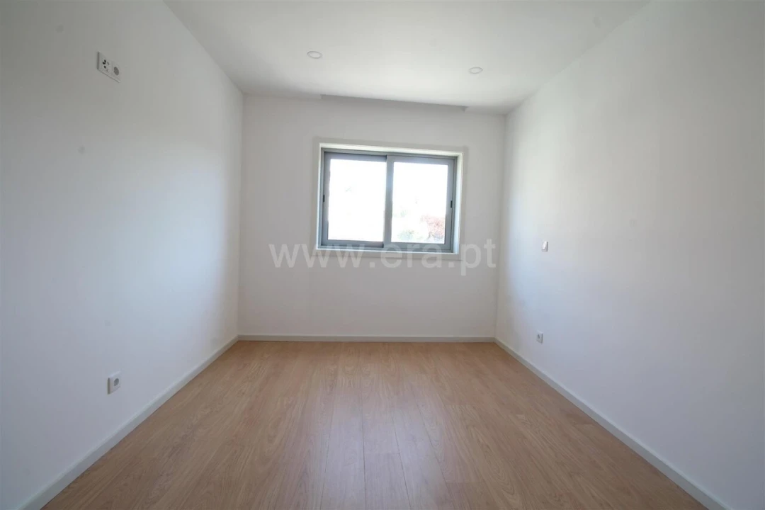 Moradia T3 para Venda em Oliveira do Douro Foto 16