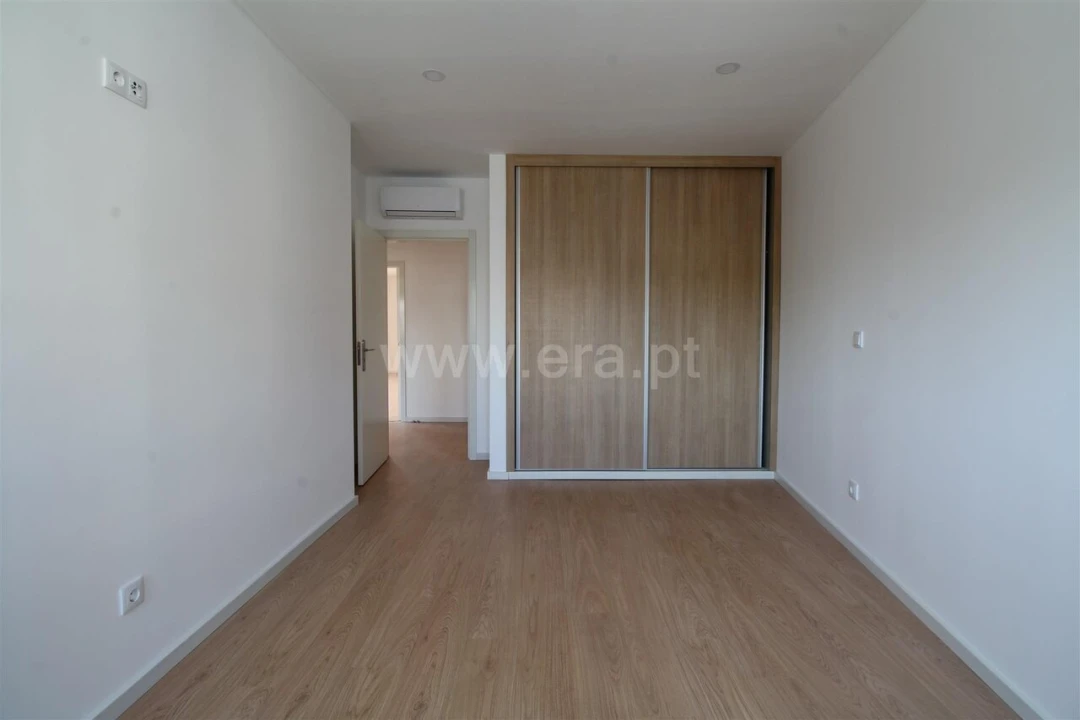 Moradia T3 para Venda em Oliveira do Douro Foto 9