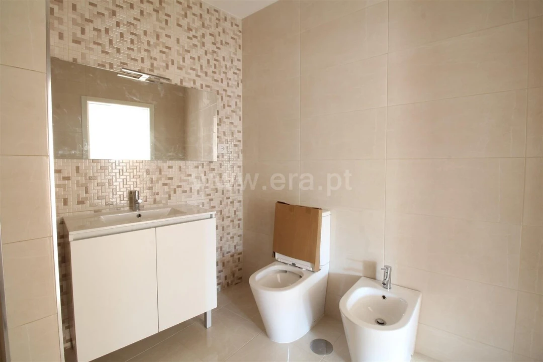 Moradia T3 para Venda em Oliveira do Douro Foto 8