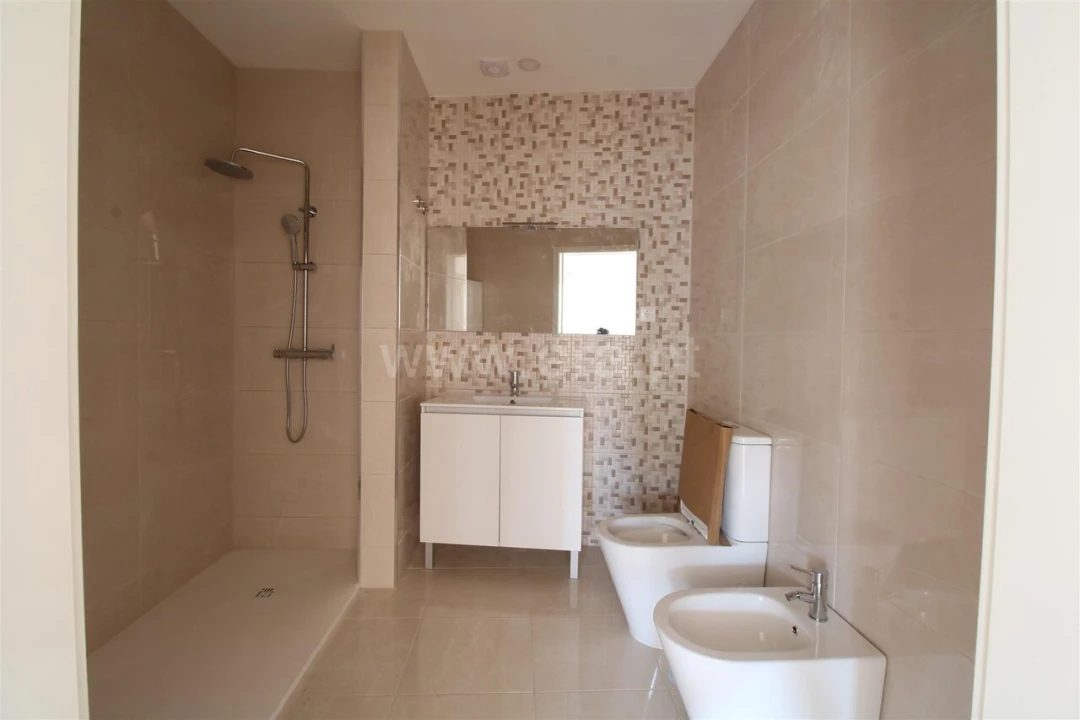 Moradia T3 para Venda em Oliveira do Douro Foto 3