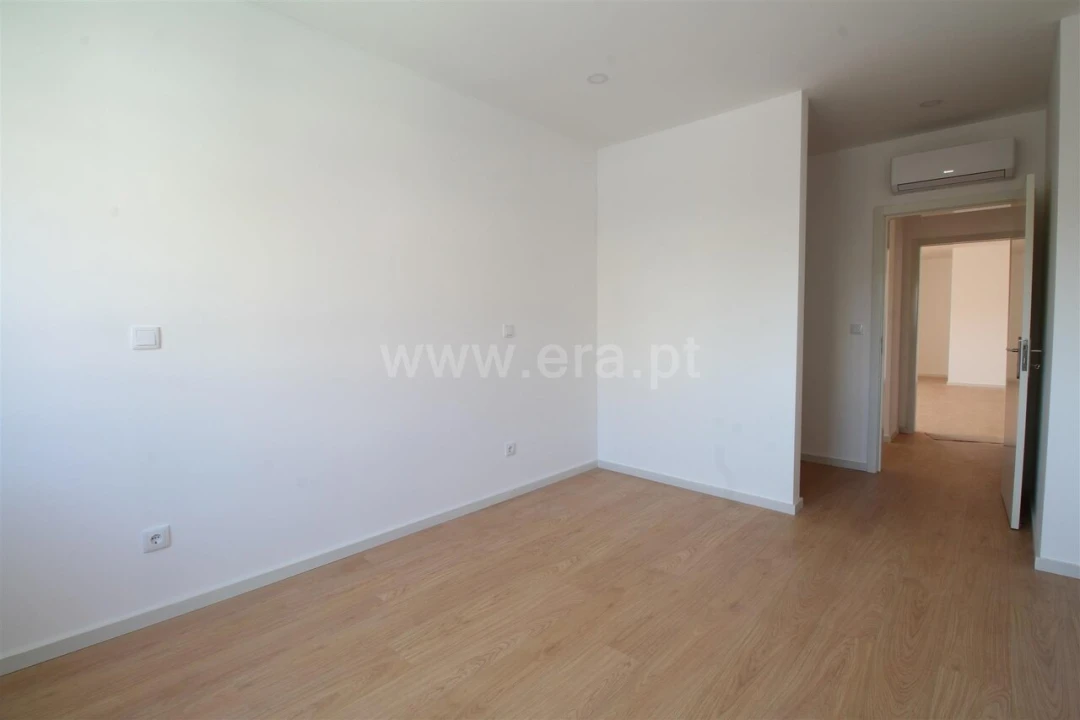 Moradia T3 para Venda em Oliveira do Douro Foto 14