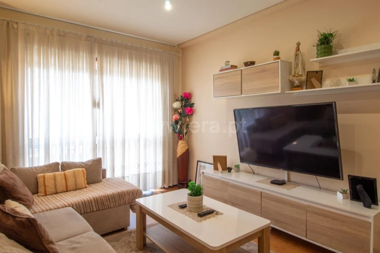Apartamento T3 para Venda em Oliveira do Douro Foto 2