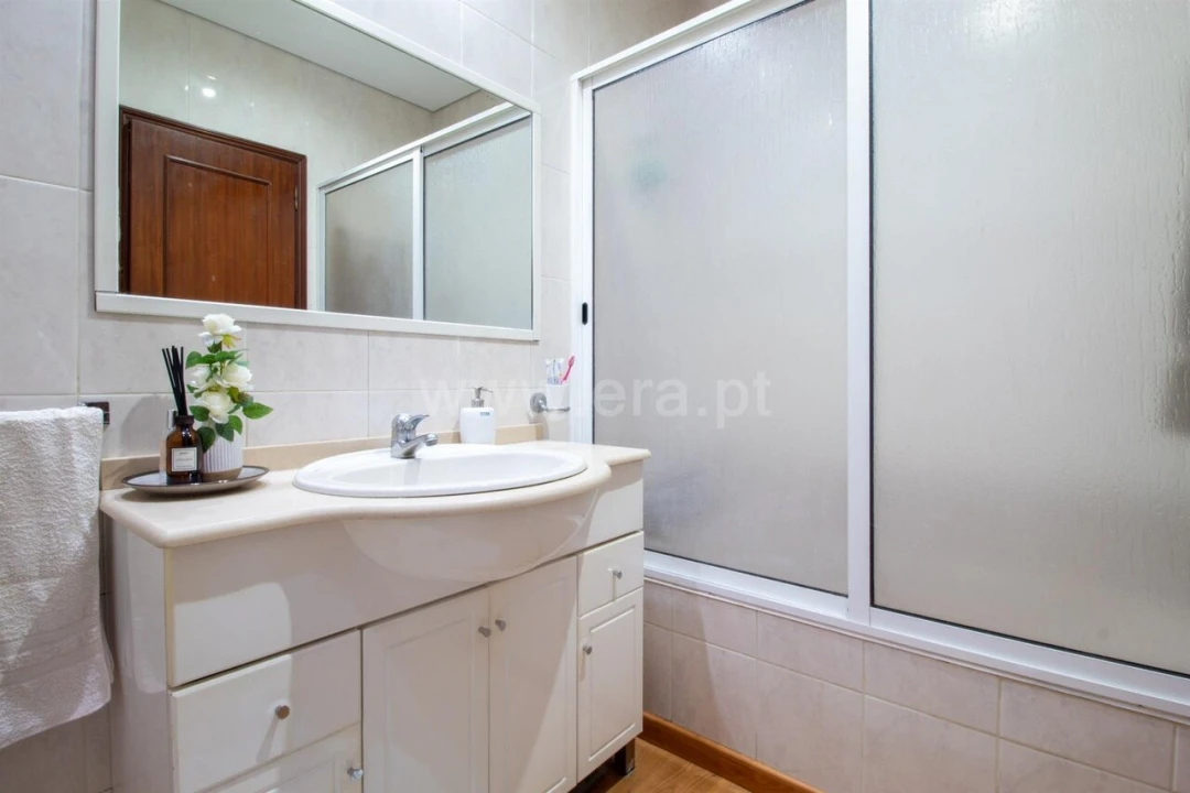 Apartamento T3 para Venda em Oliveira do Douro Foto 16