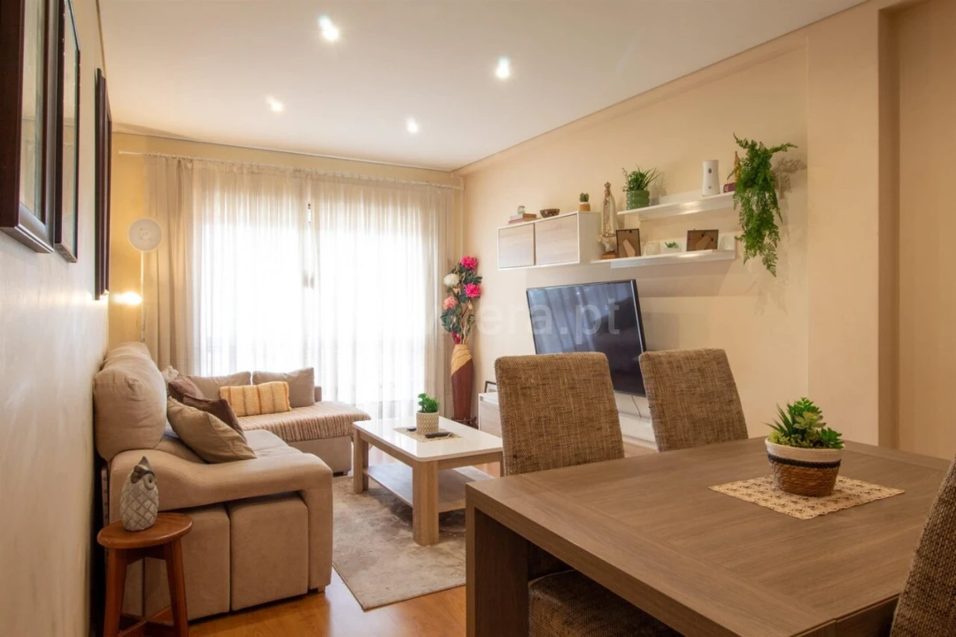 Apartamento T3 para Venda em Oliveira do Douro Foto 1