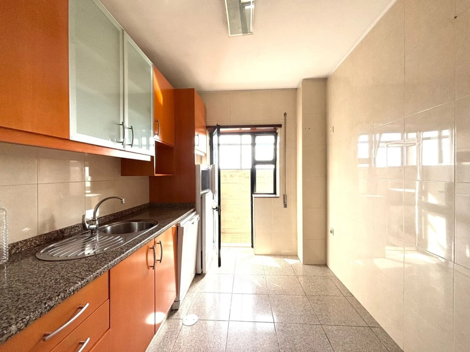 Apartamento T2 para Venda em Mafamude e Vilar do Paraíso Foto 2