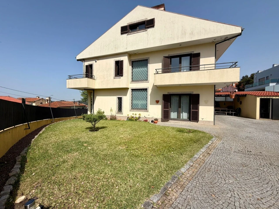 Moradia T3 para Venda em Serzedo e Perosinho Foto 1