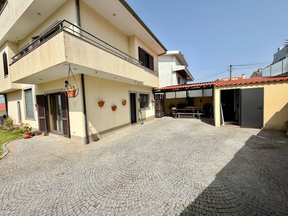 Moradia T3 para Venda em Serzedo e Perosinho Foto 31