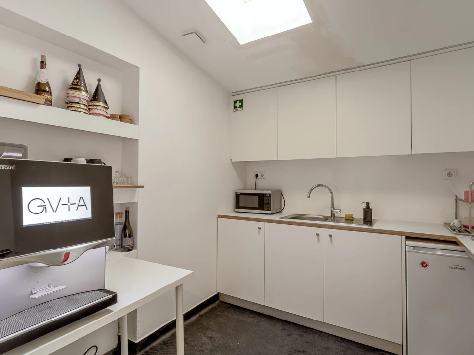 Loja para Arrendamento em Campo de Ourique Foto 16